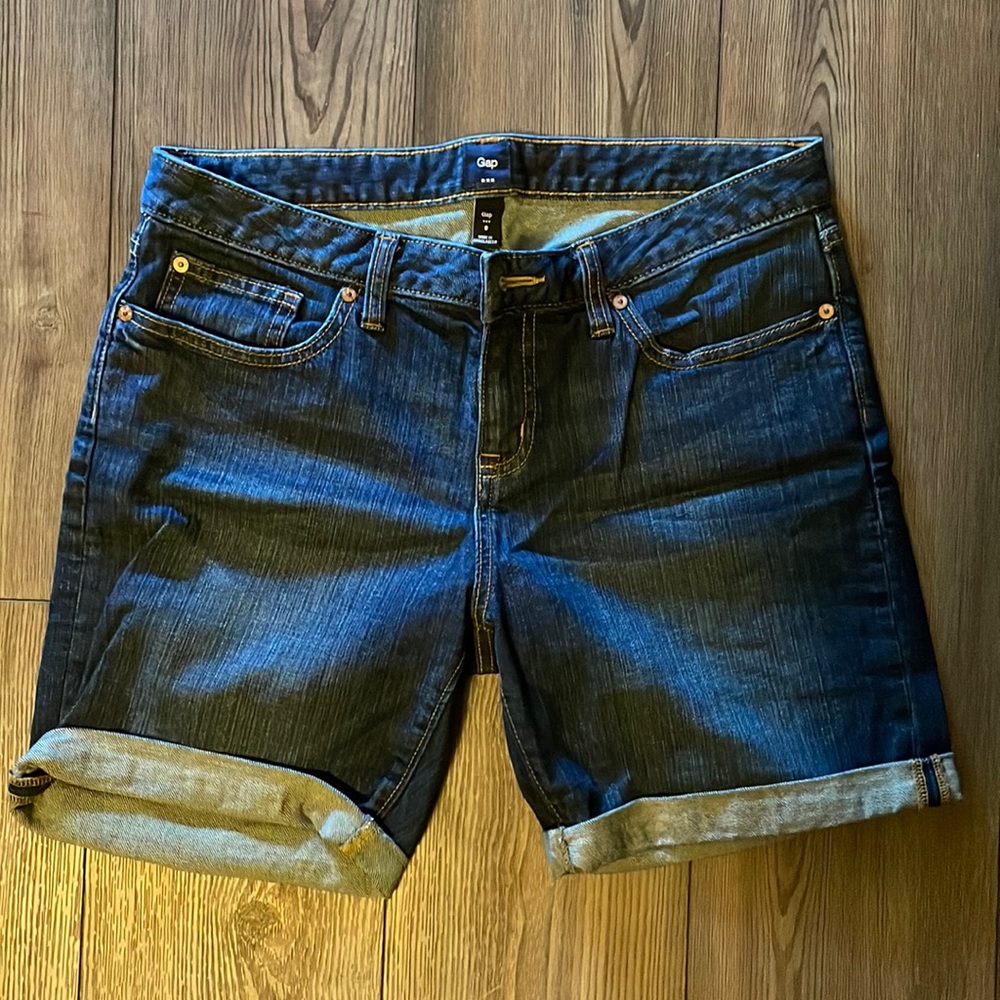 Gap Jean shorts sz 8. Perfect condition